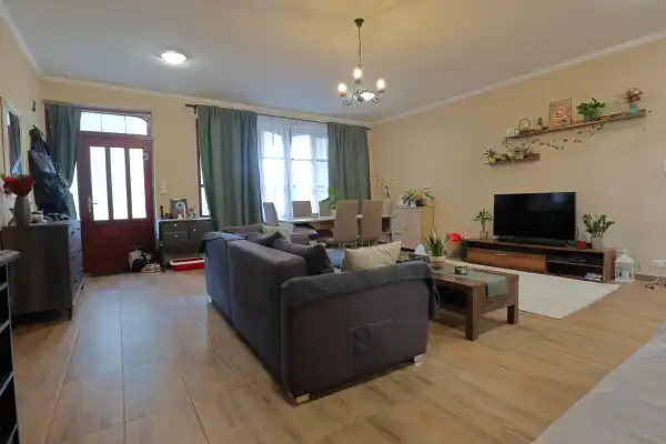 Eladó családi ház, Csanytelek 7 szoba 270 m² 64.9 M Ft