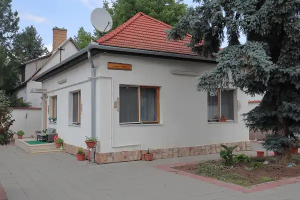 Eladó családi ház, Szeged 2 szoba 75 m² 98 M Ft
