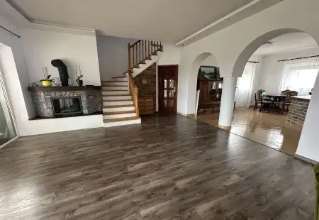 Eladó családi ház, Zsombó 5 szoba 234 m² 140 M Ft