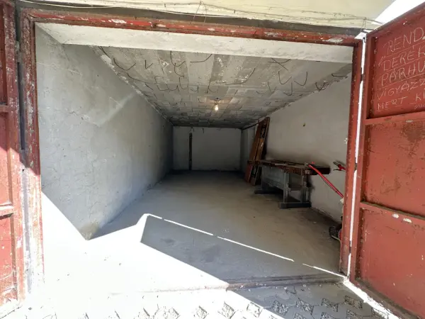 Eladó garázs, Szeged 27 m² 14.9 M Ft