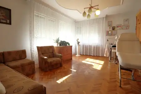 Eladó házrész, Szatymaz 5 szoba 167 m² 59.9 M Ft