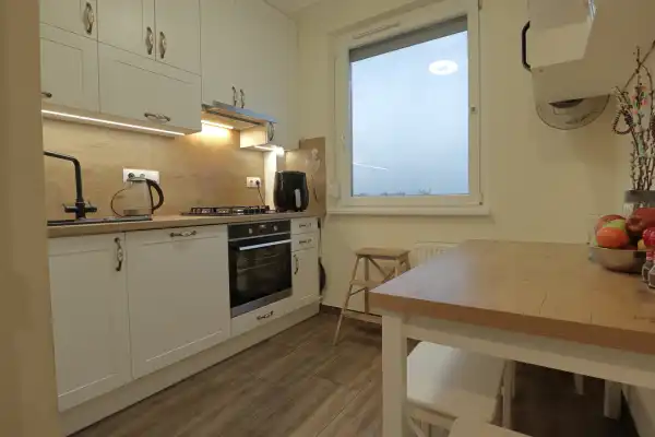 Eladó panellakás, Szeged 1+2 szoba 53 m² 47.9 M Ft